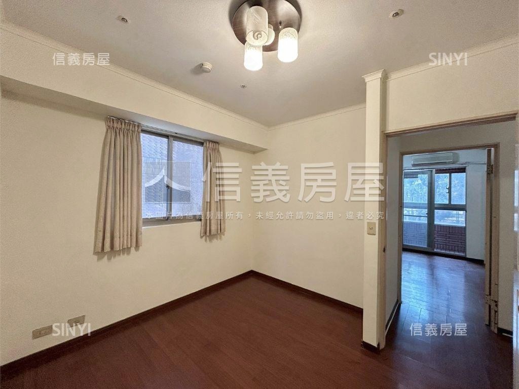 荷蘭村綠景大三房房屋室內格局與周邊環境