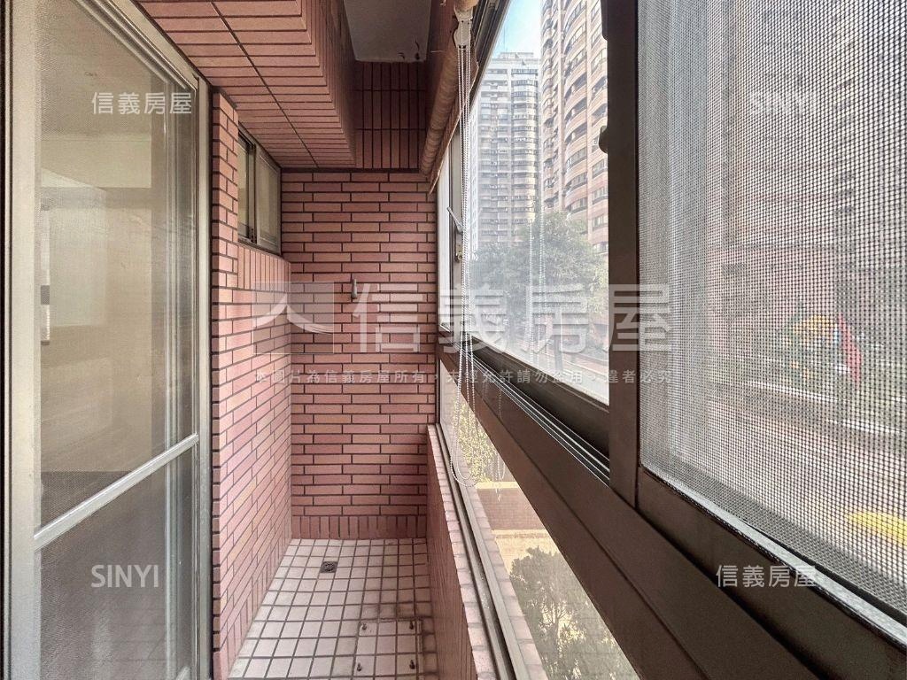 荷蘭村綠景大三房房屋室內格局與周邊環境