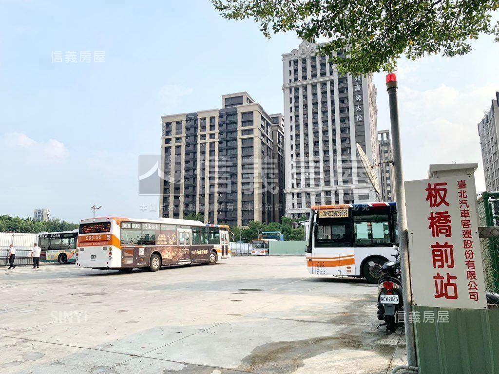 信義嘉品Ｂ４大車位可充電房屋室內格局與周邊環境