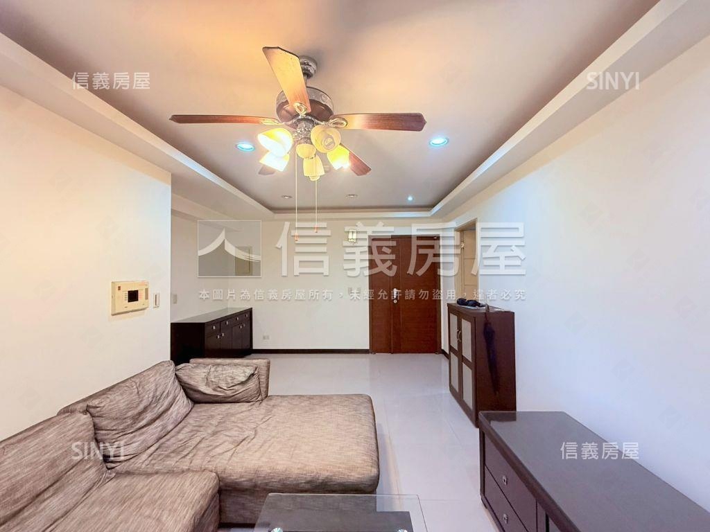 專任國泰紐約廣場２房房屋室內格局與周邊環境