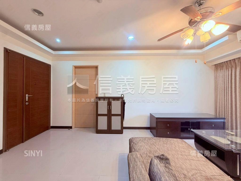 專任國泰紐約廣場２房房屋室內格局與周邊環境