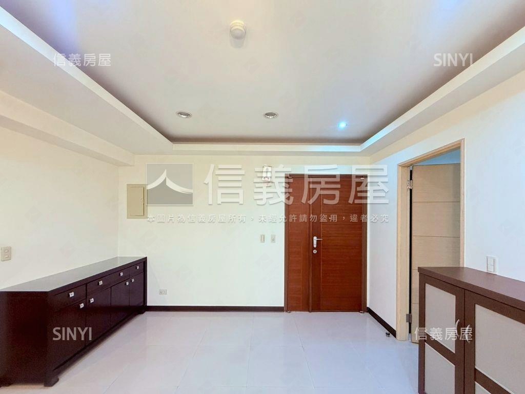 專任國泰紐約廣場２房房屋室內格局與周邊環境