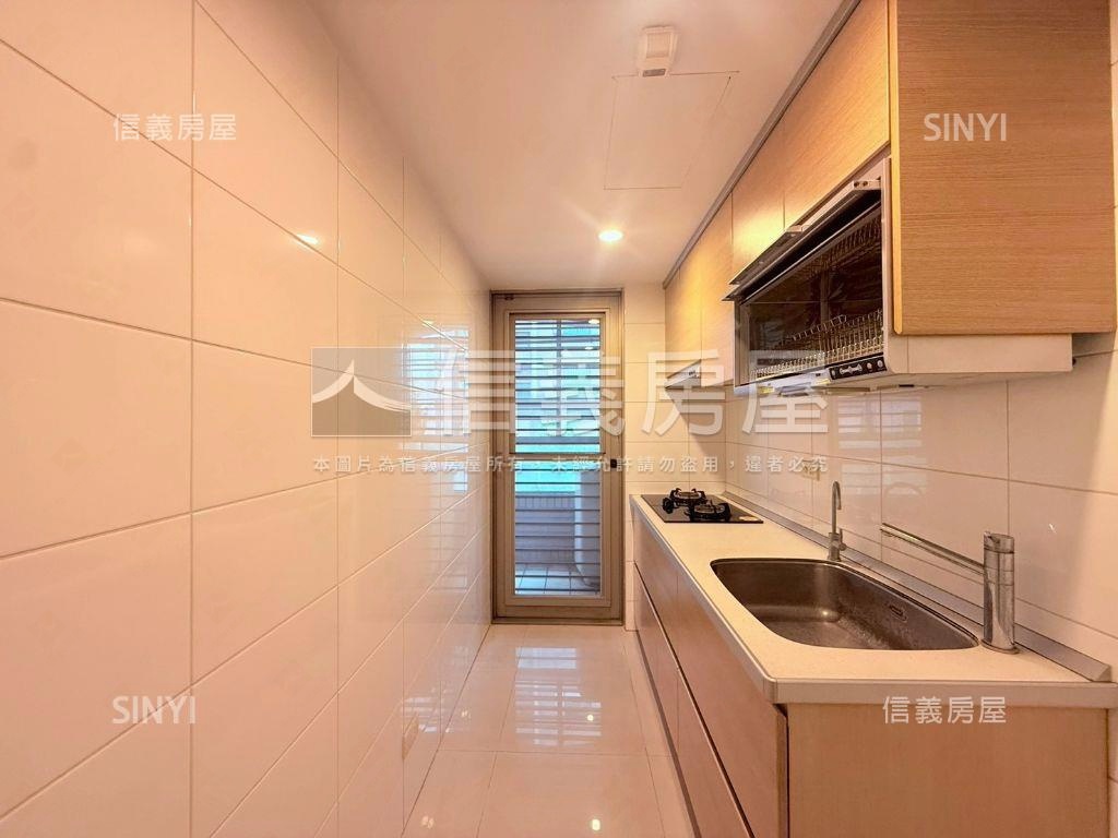 專任國泰紐約廣場２房房屋室內格局與周邊環境