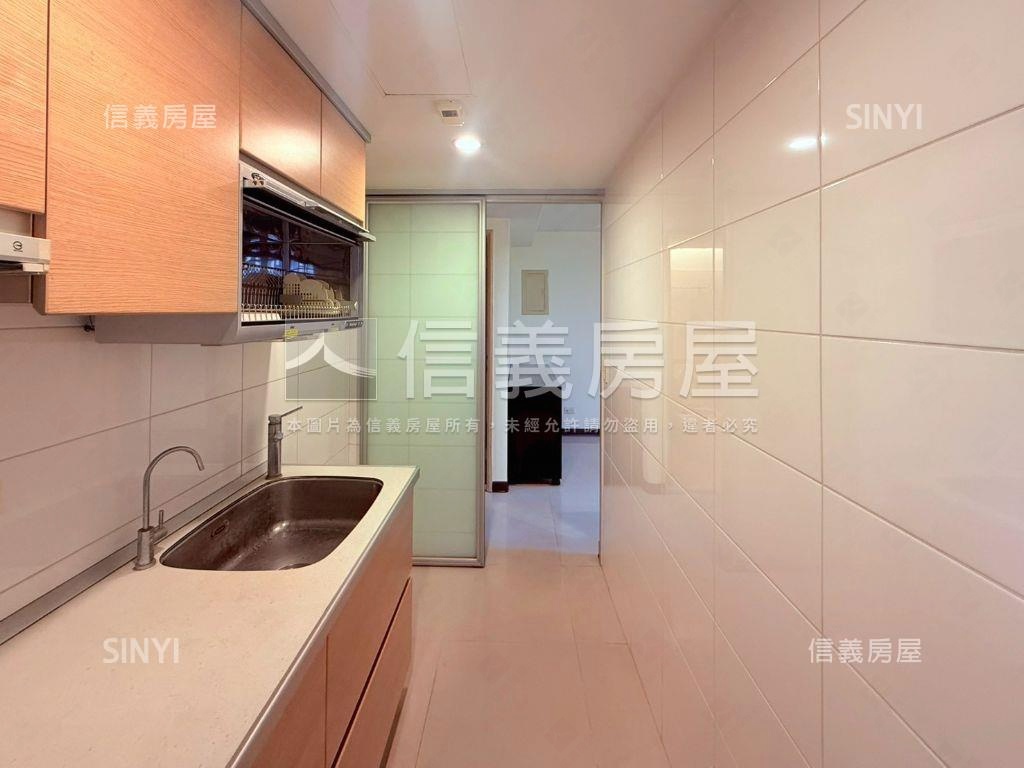 專任國泰紐約廣場２房房屋室內格局與周邊環境