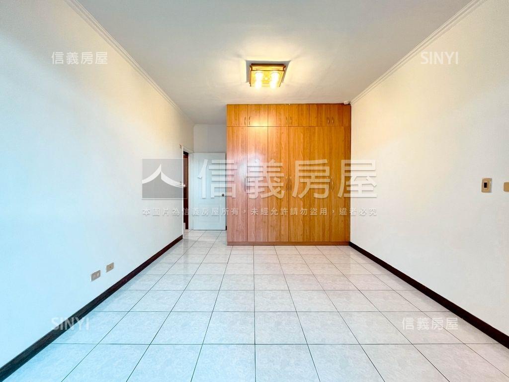 利亞倫敦鐵賣四房車位房屋室內格局與周邊環境