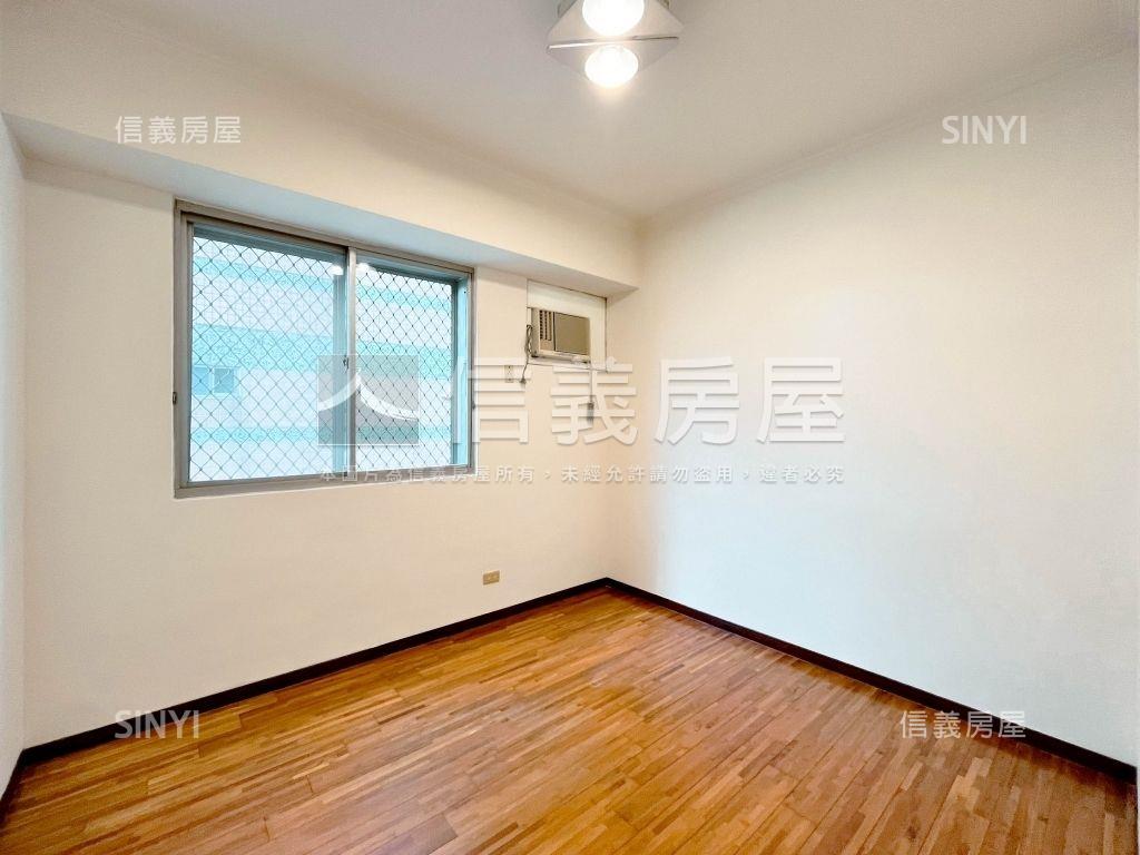 利亞倫敦鐵賣四房車位房屋室內格局與周邊環境