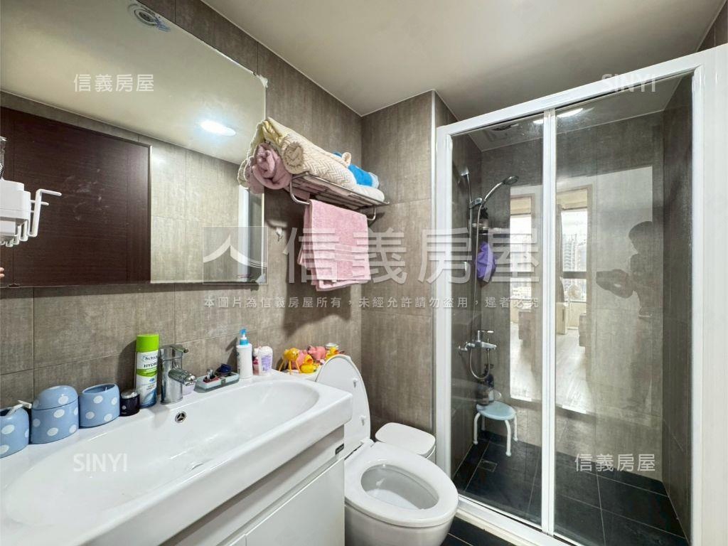 中路漂亮三房附車位房屋室內格局與周邊環境