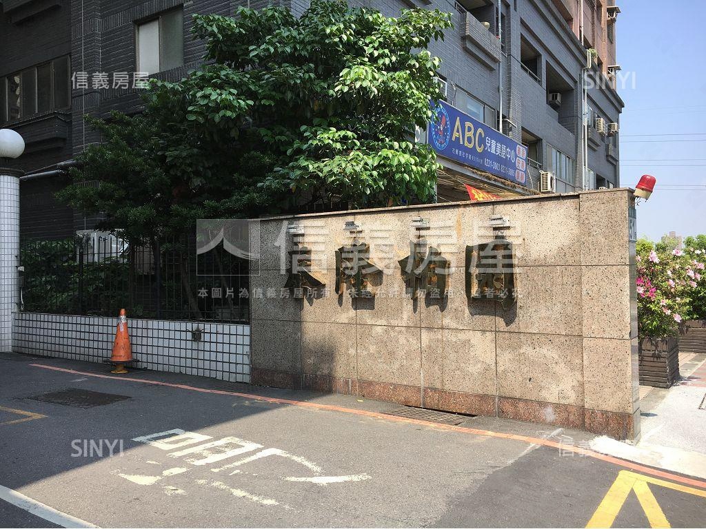 近仁愛特區捷運３房有車位房屋室內格局與周邊環境