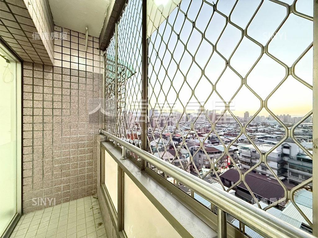 秀朗三房平面車位房屋室內格局與周邊環境