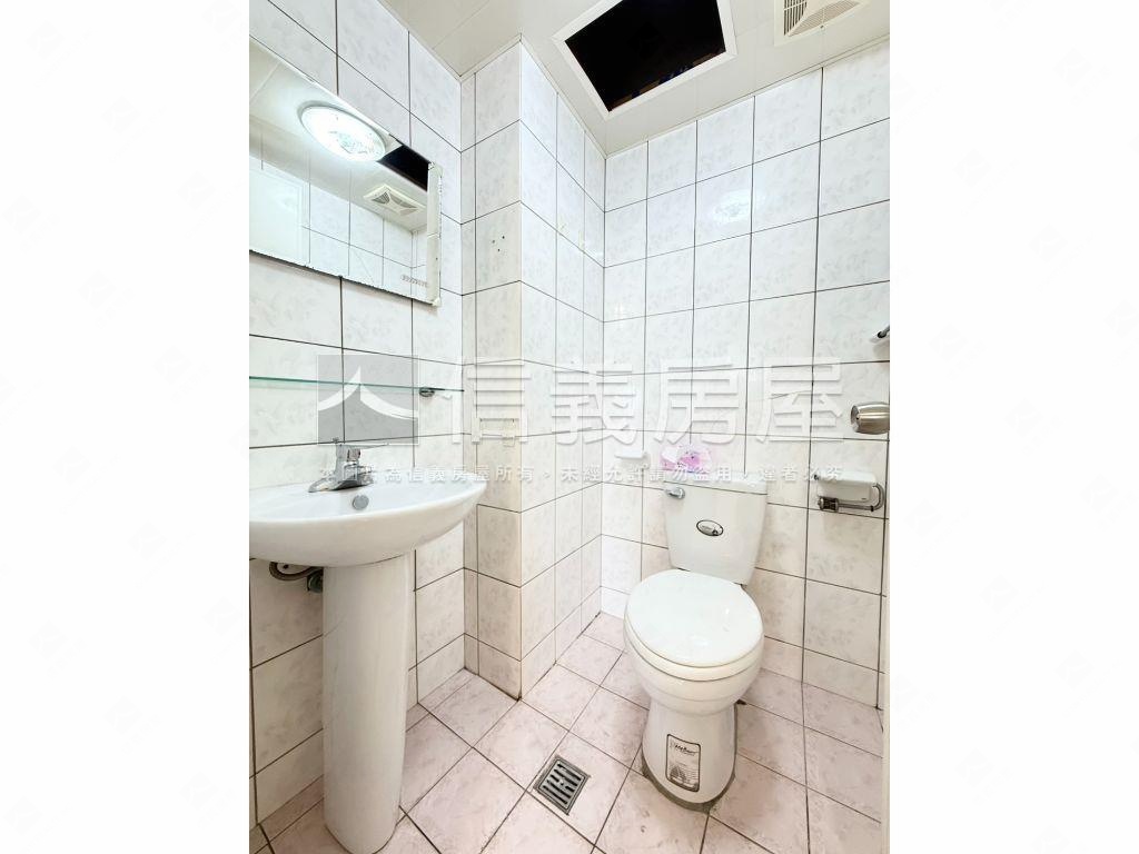 秀朗三房平面車位房屋室內格局與周邊環境