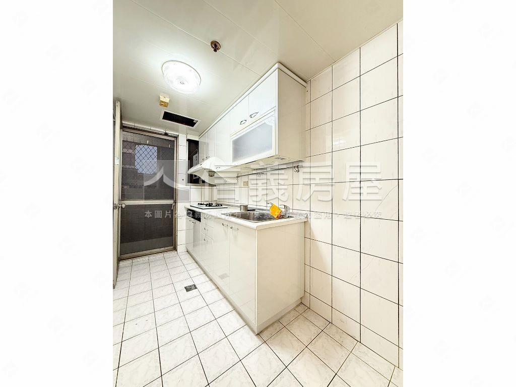 秀朗三房平面車位房屋室內格局與周邊環境