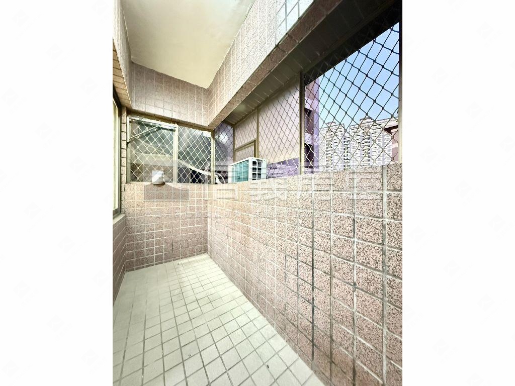 秀朗三房平面車位房屋室內格局與周邊環境