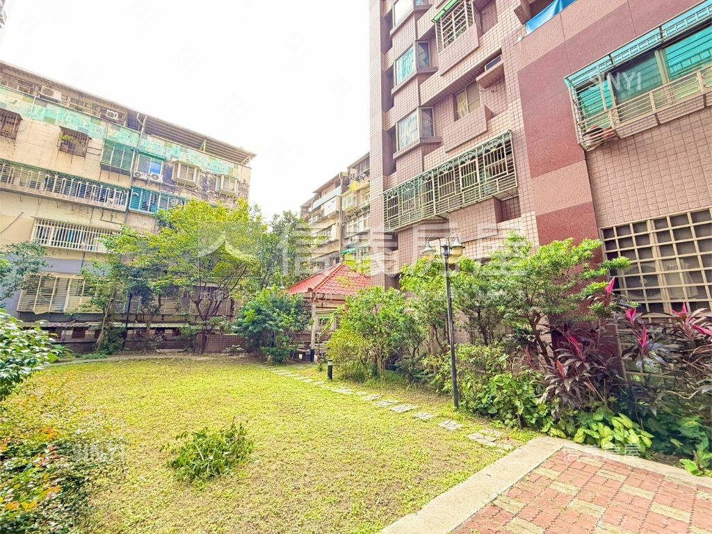 秀朗三房平面車位房屋室內格局與周邊環境