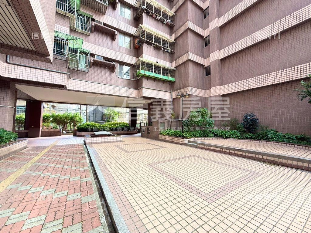 秀朗三房平面車位房屋室內格局與周邊環境