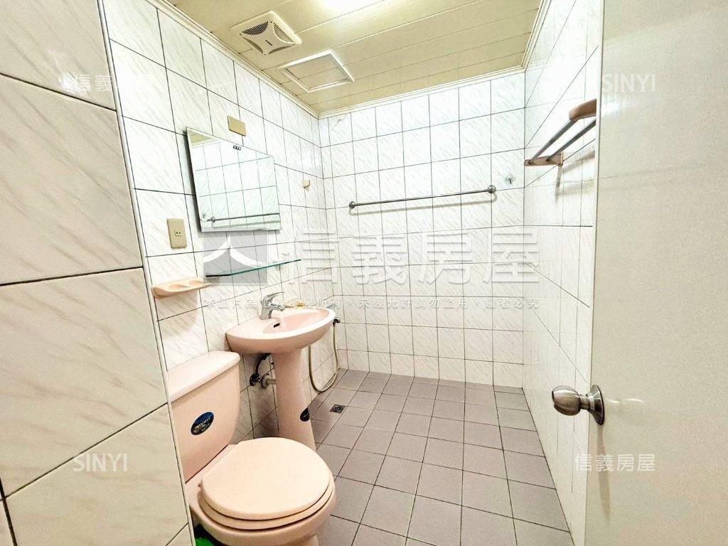 東區國泰一層一戶邊間美寓房屋室內格局與周邊環境