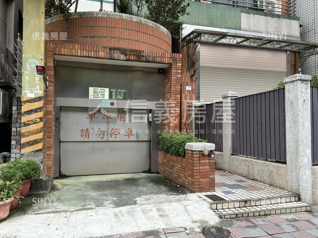 近捷運學校挑高１＋１房房屋室內格局與周邊環境