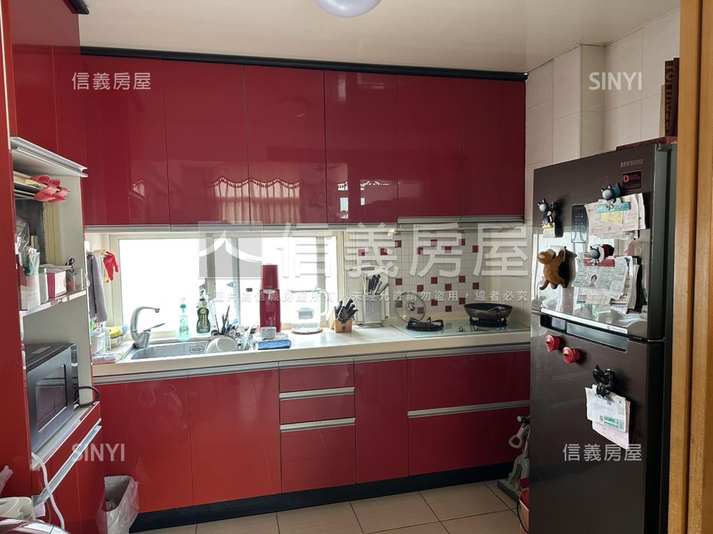 近捷運學校挑高１＋１房房屋室內格局與周邊環境