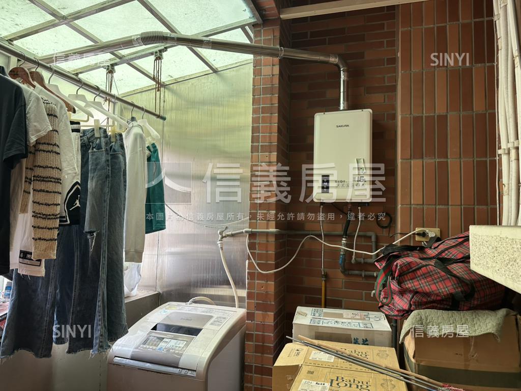 近捷運學校挑高１＋１房房屋室內格局與周邊環境