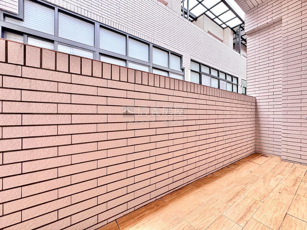 仁武正路全新五房面寬透天房屋室內格局與周邊環境