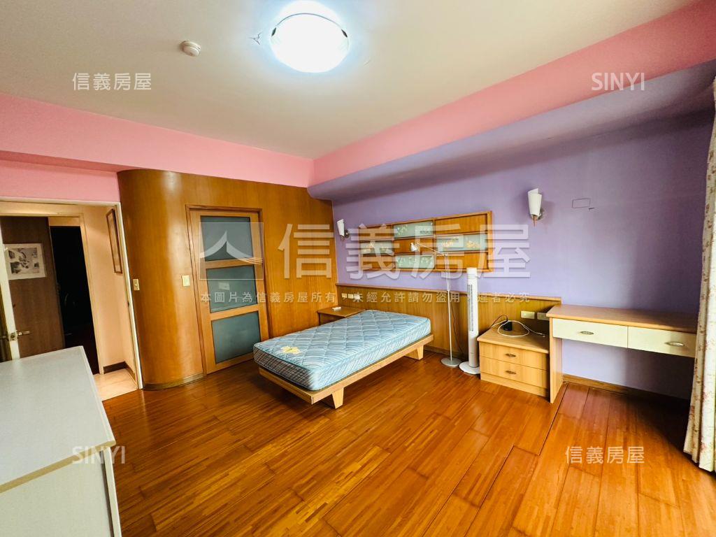 河堤邊間首排景觀四房平車房屋室內格局與周邊環境