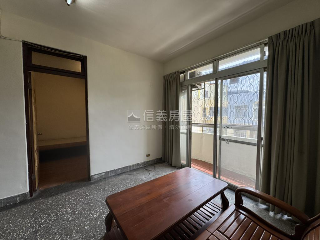 專任＿仁愛國宅房屋室內格局與周邊環境