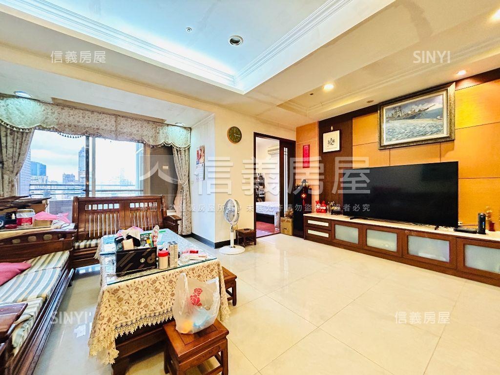 殿廈高樓景觀四房房屋室內格局與周邊環境