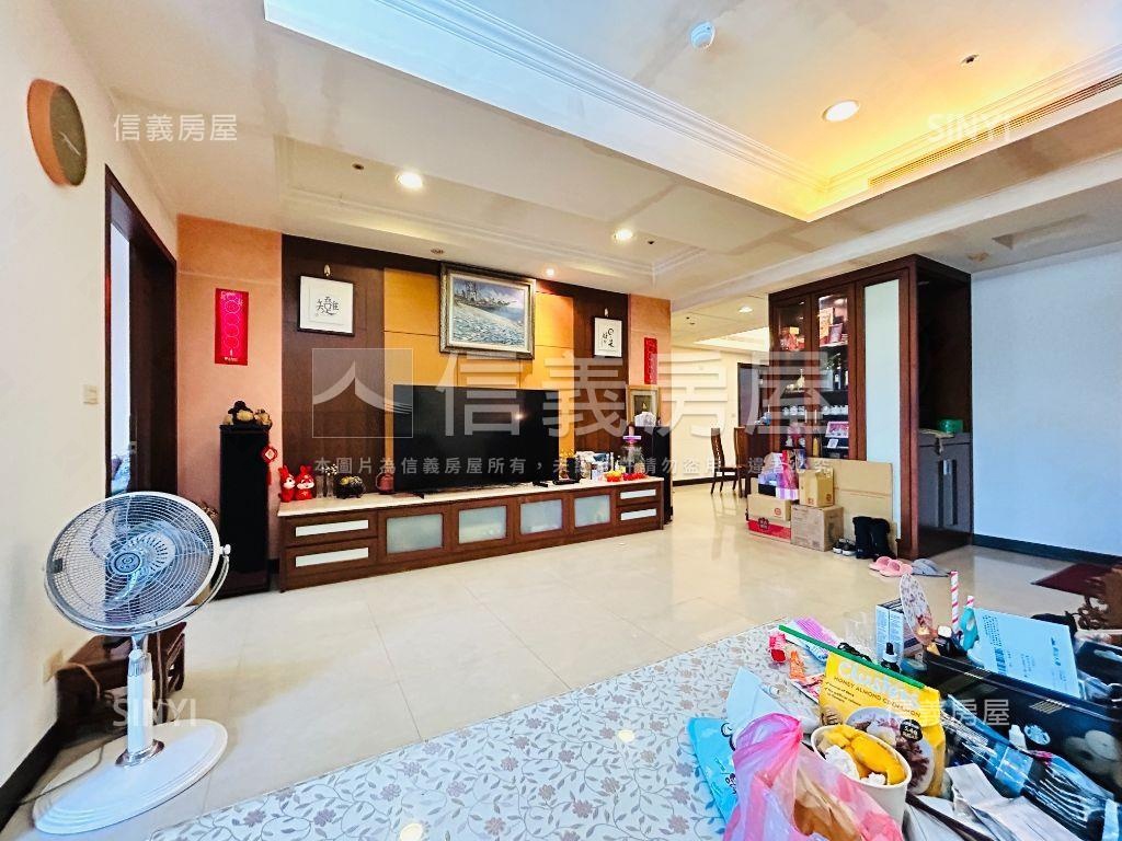 殿廈高樓景觀四房房屋室內格局與周邊環境