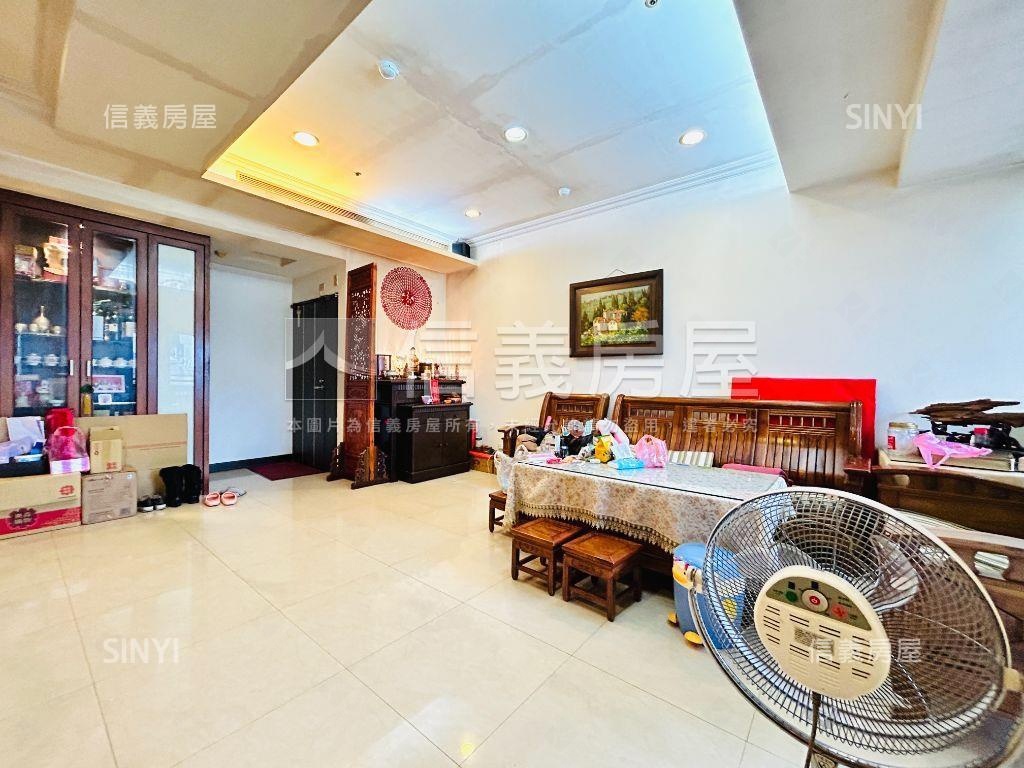 殿廈高樓景觀四房房屋室內格局與周邊環境