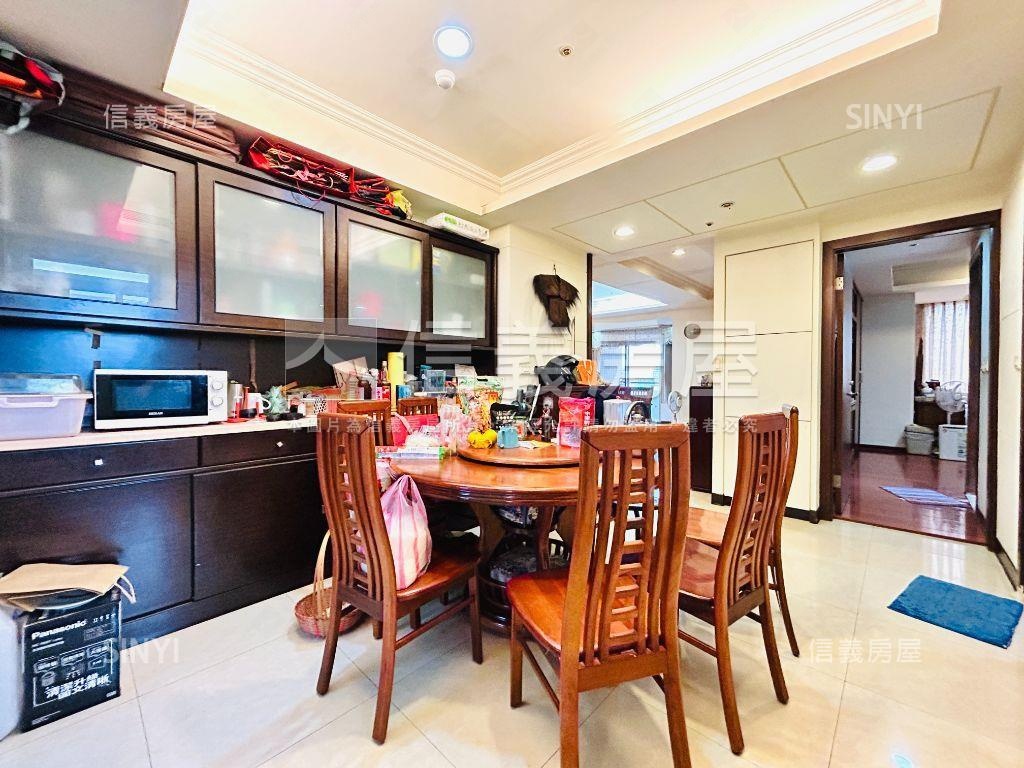 殿廈高樓景觀四房房屋室內格局與周邊環境