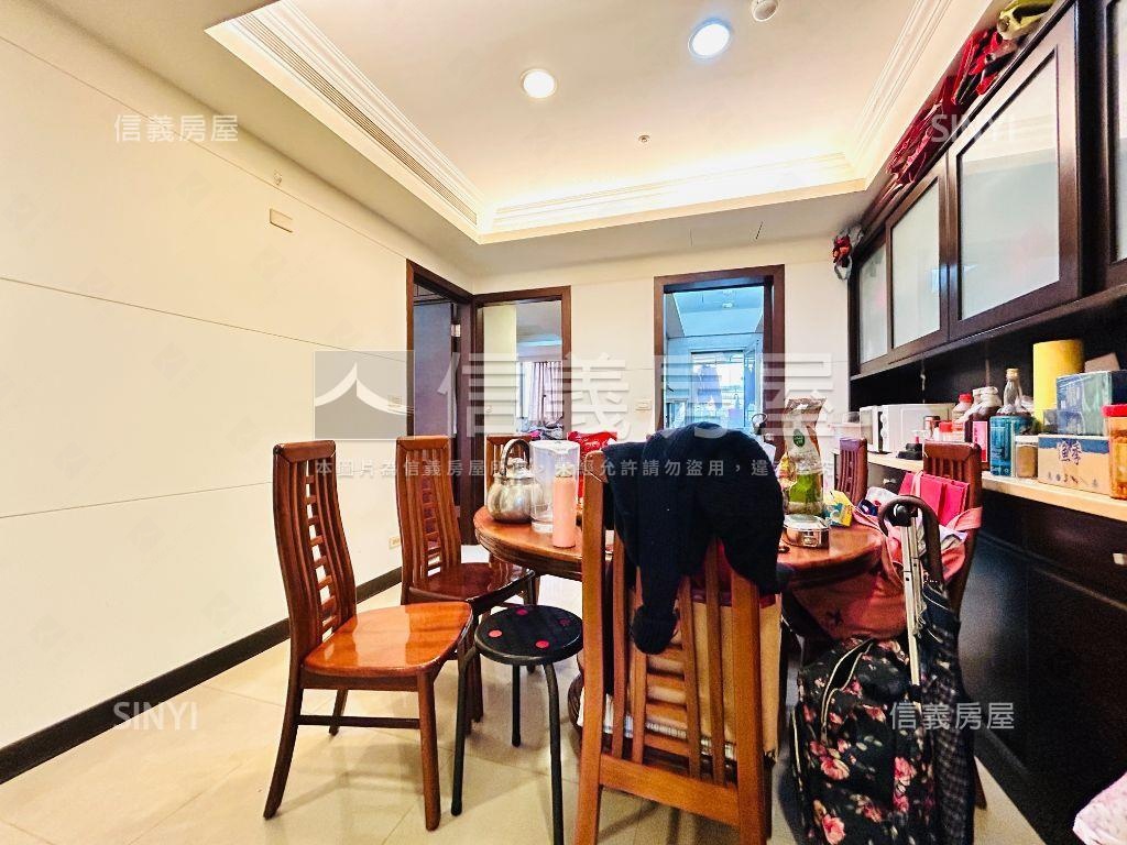 殿廈高樓景觀四房房屋室內格局與周邊環境