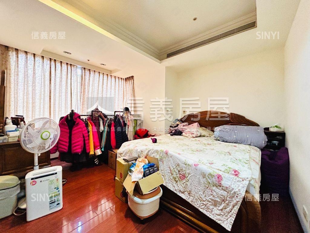 殿廈高樓景觀四房房屋室內格局與周邊環境