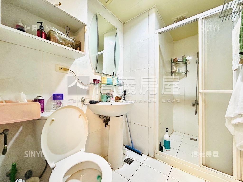 殿廈高樓景觀四房房屋室內格局與周邊環境