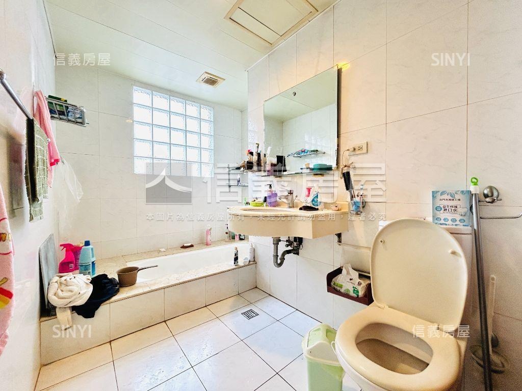 殿廈高樓景觀四房房屋室內格局與周邊環境