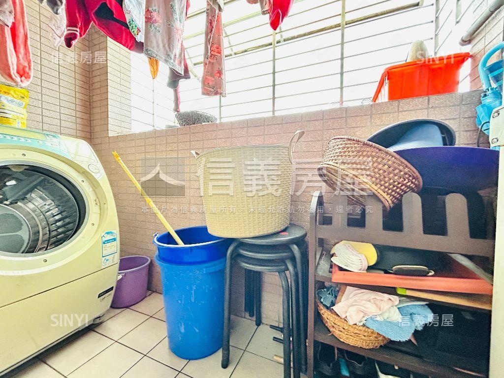 殿廈高樓景觀四房房屋室內格局與周邊環境