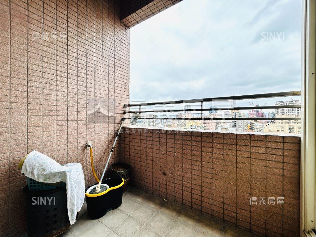 殿廈高樓景觀四房房屋室內格局與周邊環境