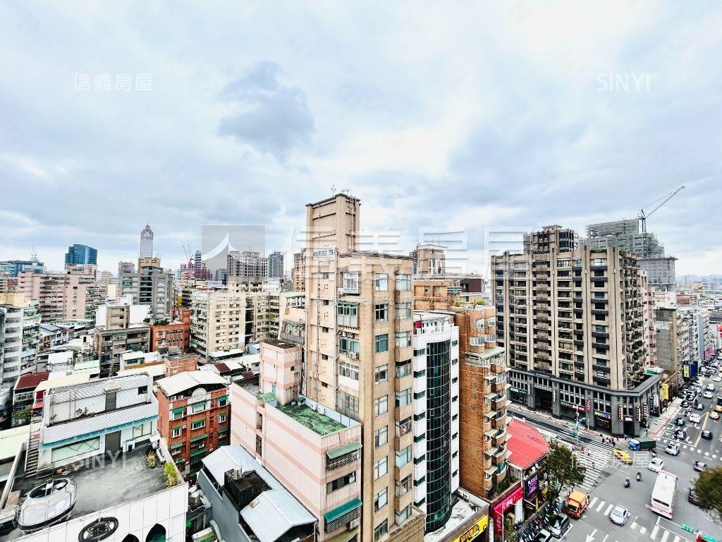 殿廈高樓景觀四房房屋室內格局與周邊環境