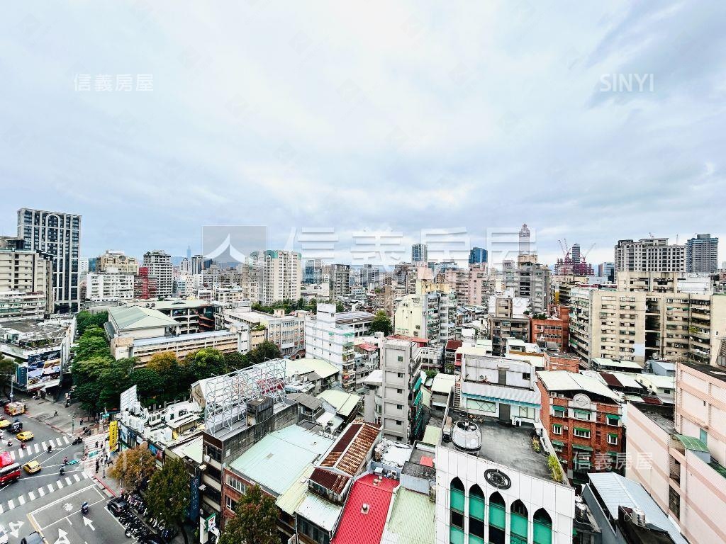 殿廈高樓景觀四房房屋室內格局與周邊環境