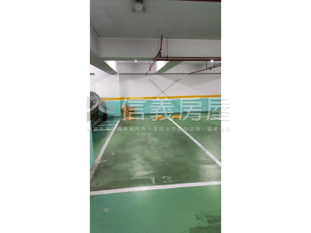 殿廈高樓景觀四房房屋室內格局與周邊環境