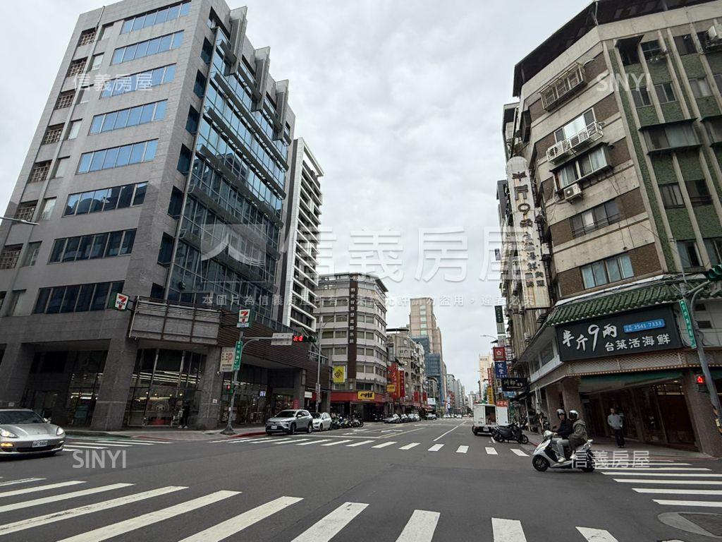 正吉林路面寬。川郎海鮮鋪房屋室內格局與周邊環境