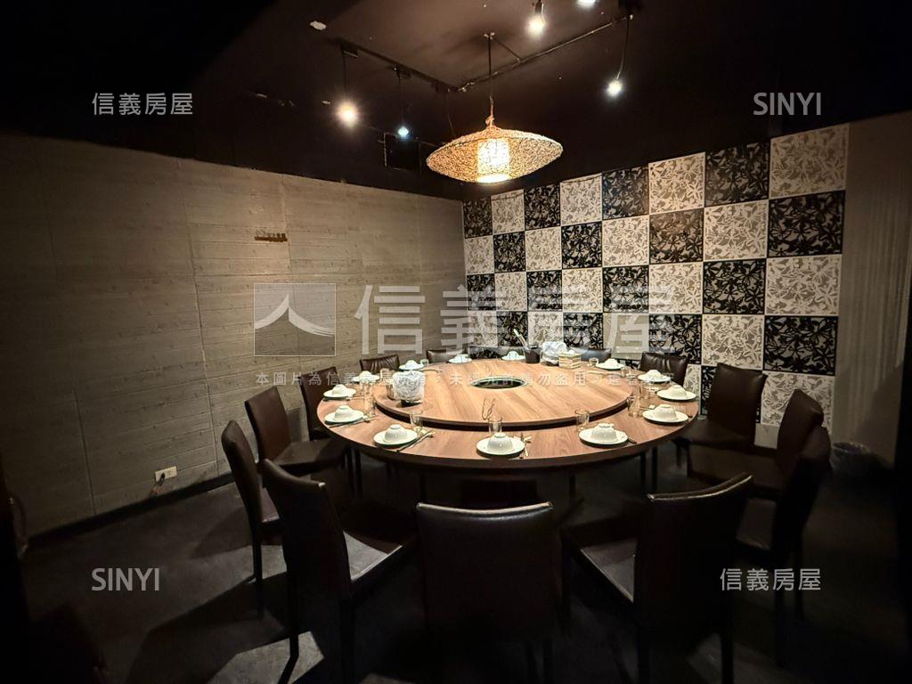 正吉林路面寬。川郎海鮮鋪房屋室內格局與周邊環境