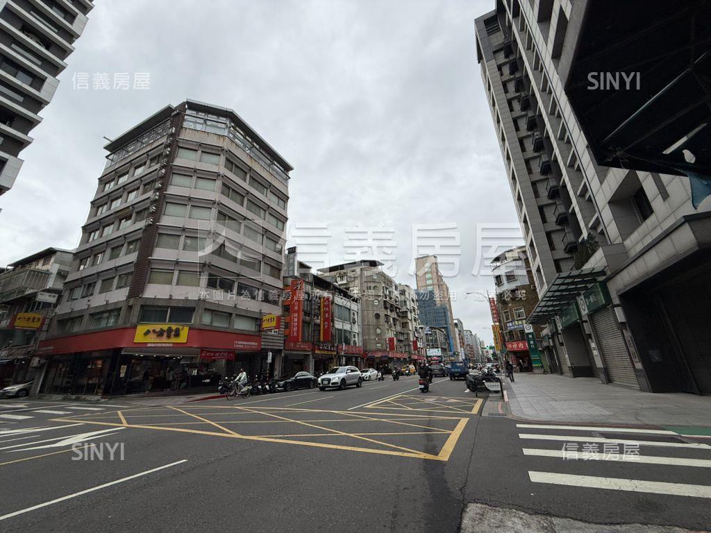 正吉林路面寬。川郎海鮮鋪房屋室內格局與周邊環境
