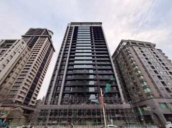 吉美君悅｜邊間三房車位