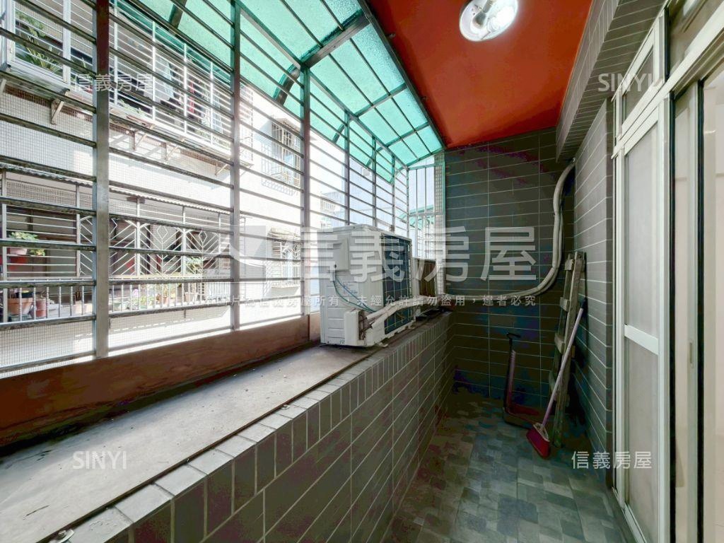 長江街黃金三樓雙衛美寓房屋室內格局與周邊環境