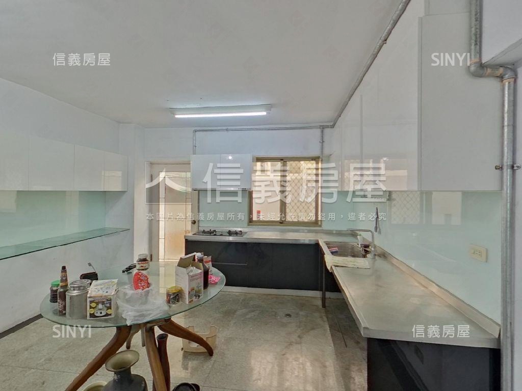 近中央路樓店★附平面車位房屋室內格局與周邊環境