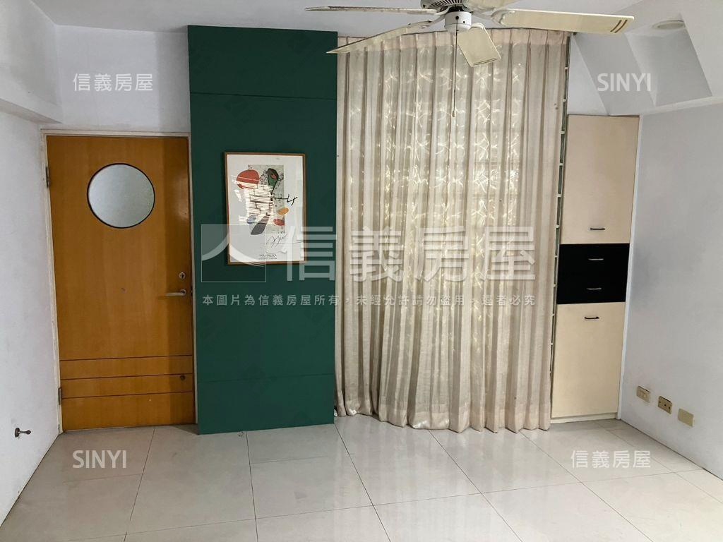 近中央路樓店★附平面車位房屋室內格局與周邊環境