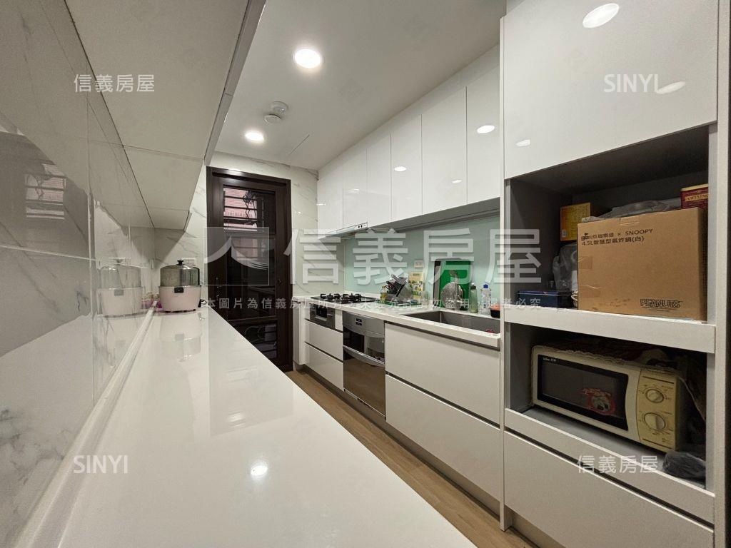 小檜溪美裝潢３房車位房屋室內格局與周邊環境