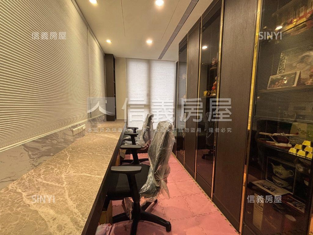 小檜溪美裝潢３房車位房屋室內格局與周邊環境