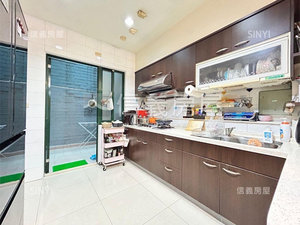 東區★專任★車位透天房屋室內格局與周邊環境