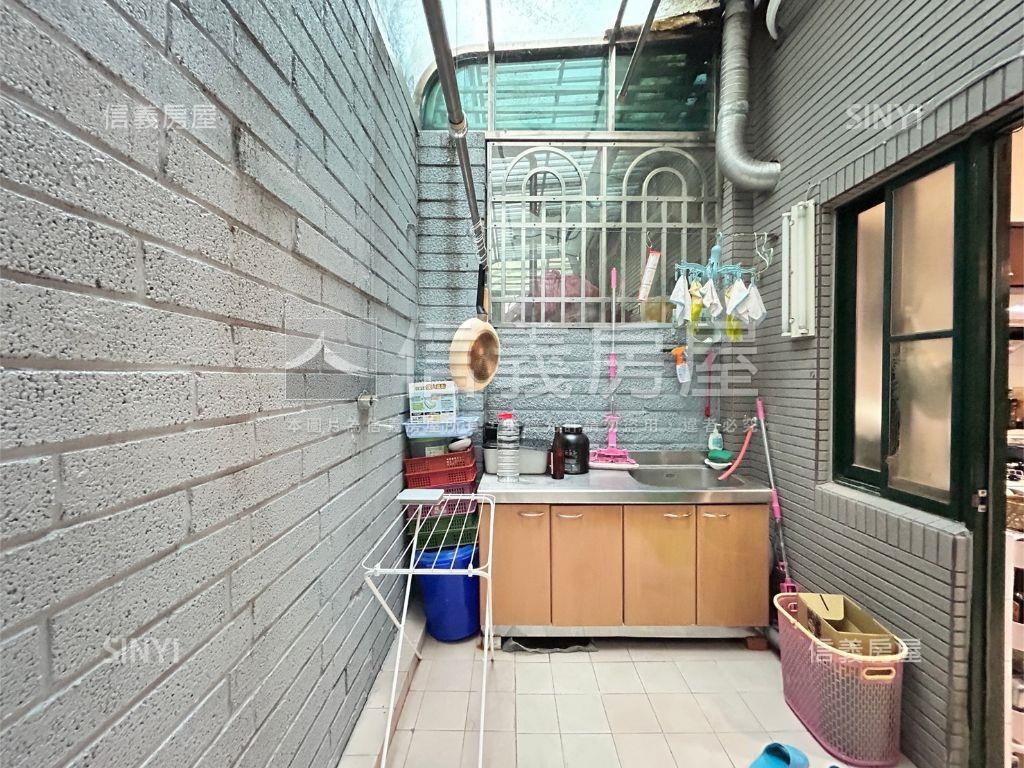 東區★專任★車位透天房屋室內格局與周邊環境