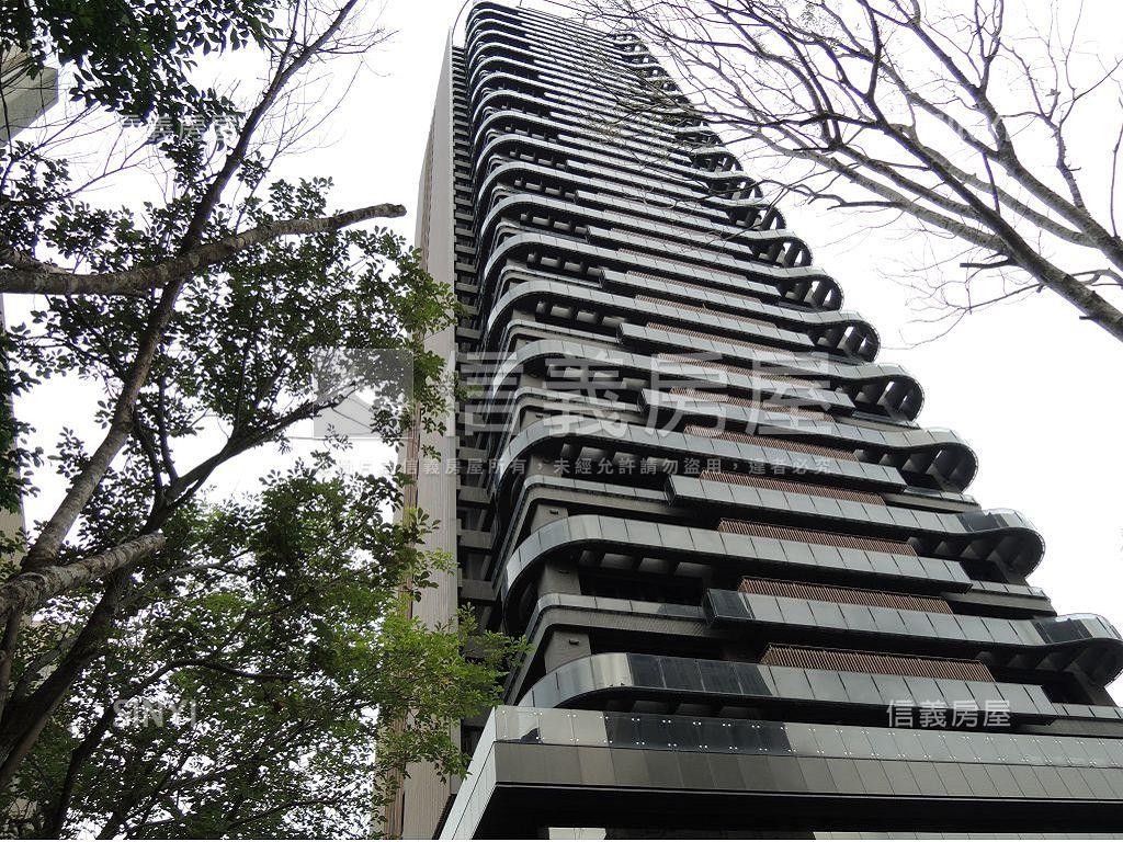 華人匯Ａ１－１３非毛胚房屋室內格局與周邊環境